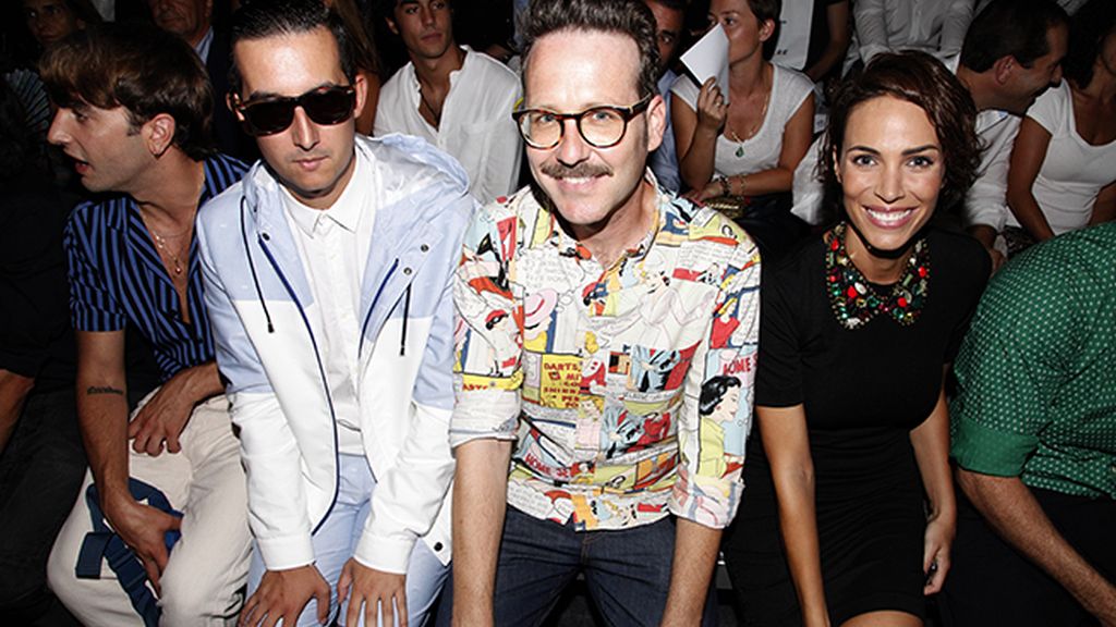 Vestido de García Madrid en el front row junto a Joaquín Reyes y García Madrid