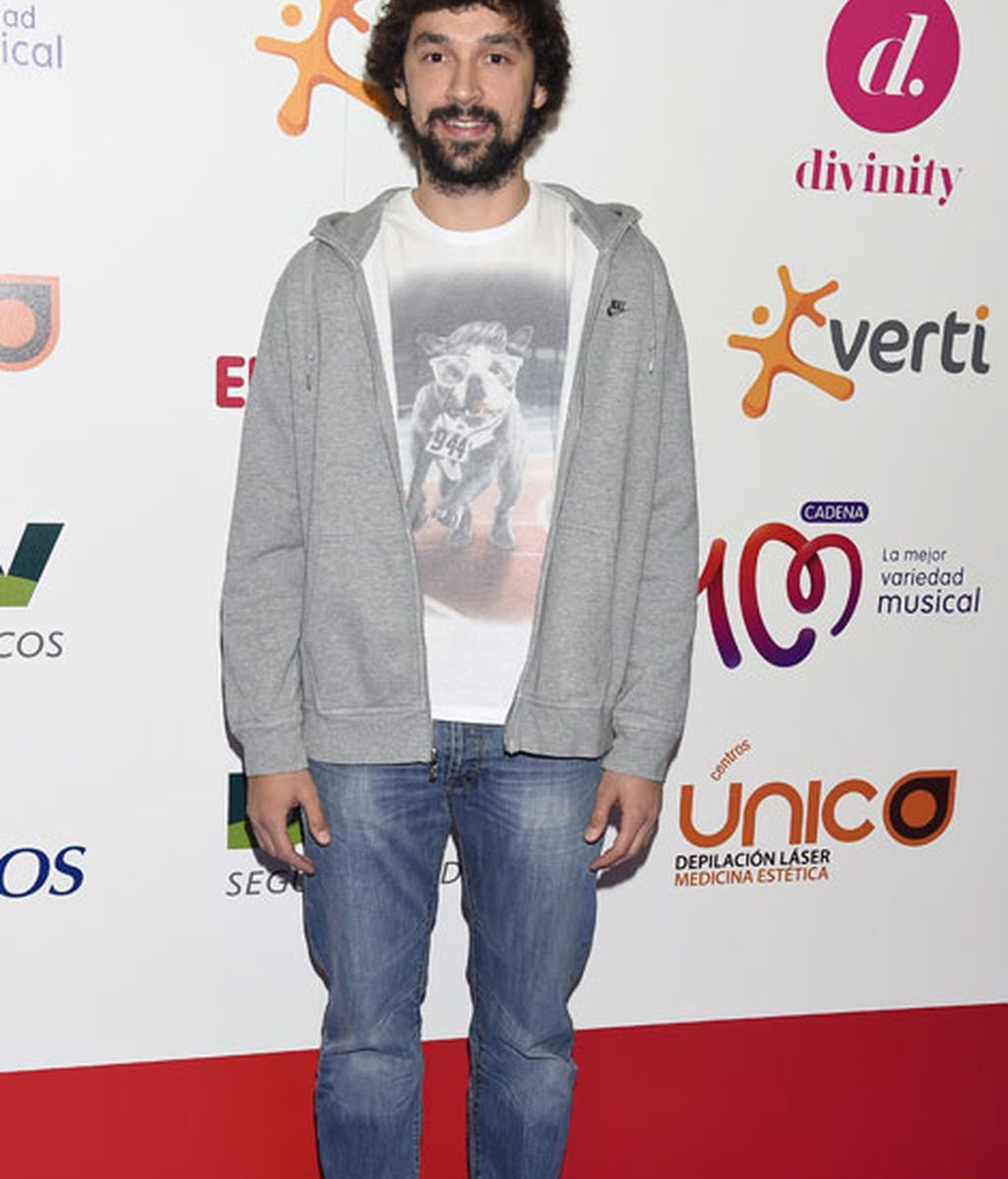 Mucho negro y dorado sobre la alfombra morada