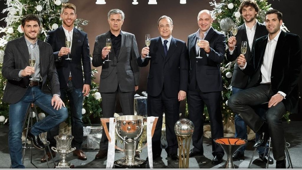 Florentio Pérez felicita el Año Nuevo junto a los capitanes y Mourinho Florentio Pérez felicita el Año Nuevo junto a los capitanes y Mourinho