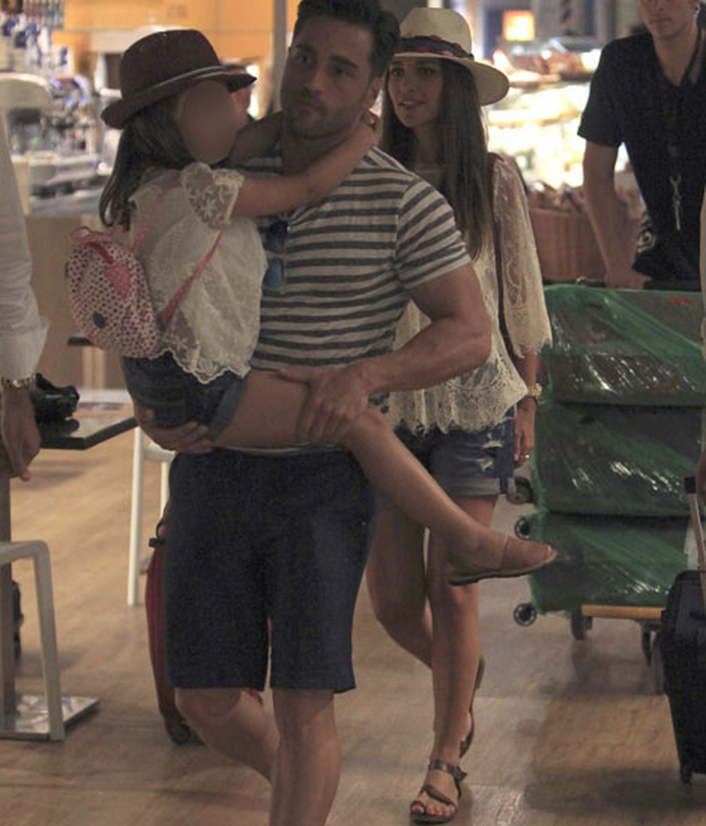 Paula y Busta aterrizan en Ibiza