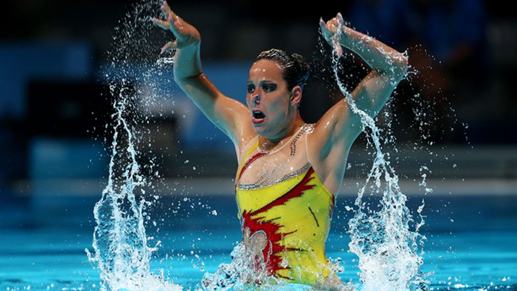Movimientos imposibles para sumergir al espectador en la natación