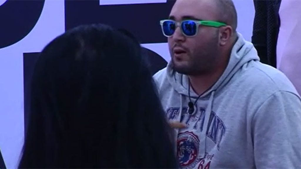 Se arranca a cantar en plena fiesta