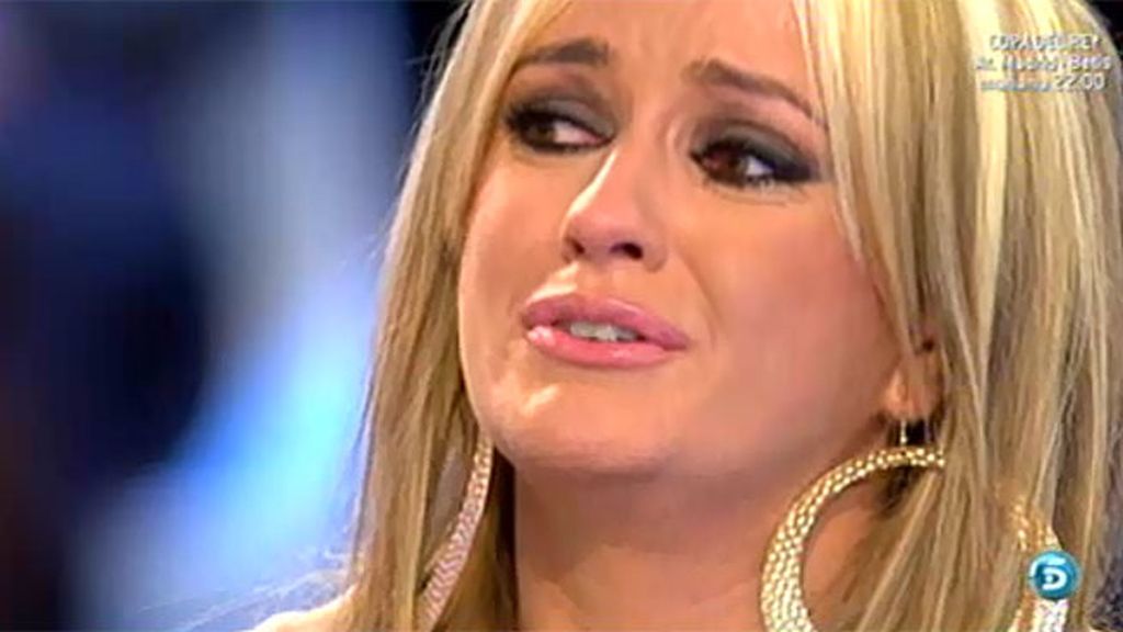 Verónica, la madre de José María, le ha entregado a La Húngara una camiseta con la foto de su hijo