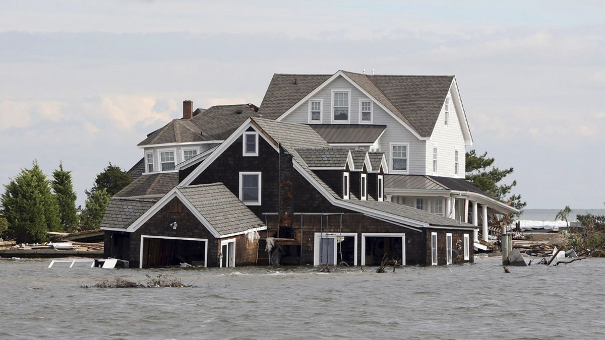 El paso del huracán 'Sandy' por EEUU ya se ha cobrado la vida de 106 personas