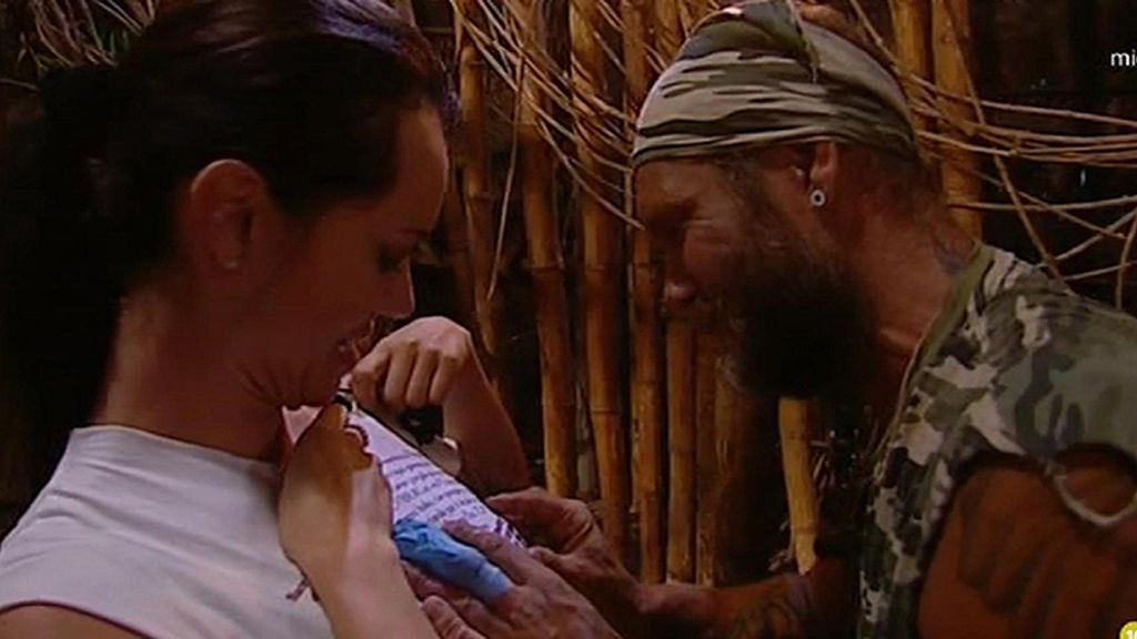 Nacho estalla de felicidad al ver a su mujer