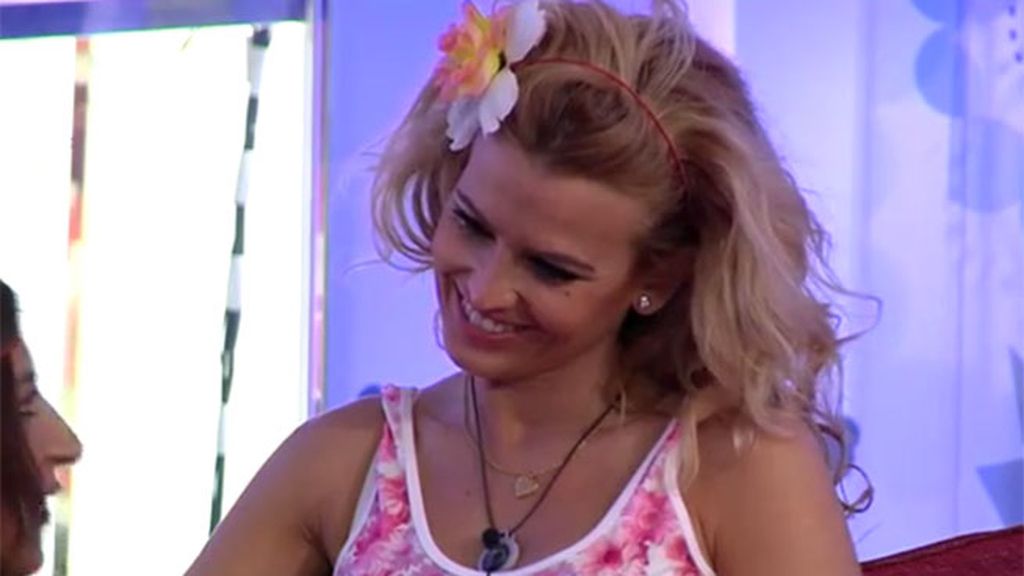 Flores, cena y bailes en la noche de 'Gran Hermano VIP'