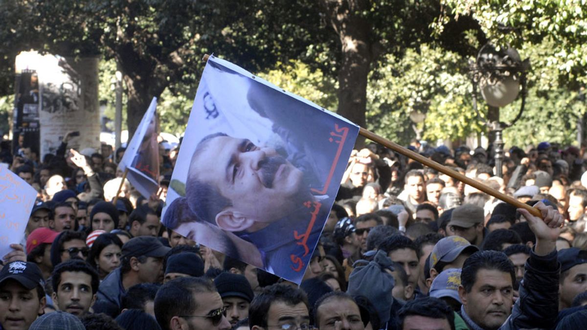 Los tunecinos protestan por el asesinato del líder de la oposición, Chukri Bel Aid