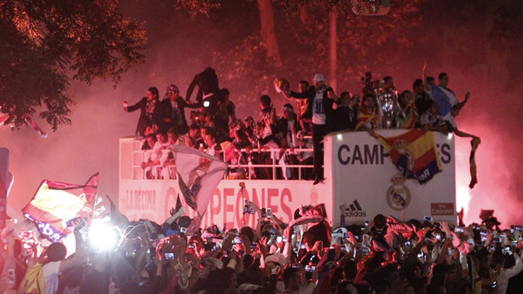 Miles de aficionados esperaron a los jugadores