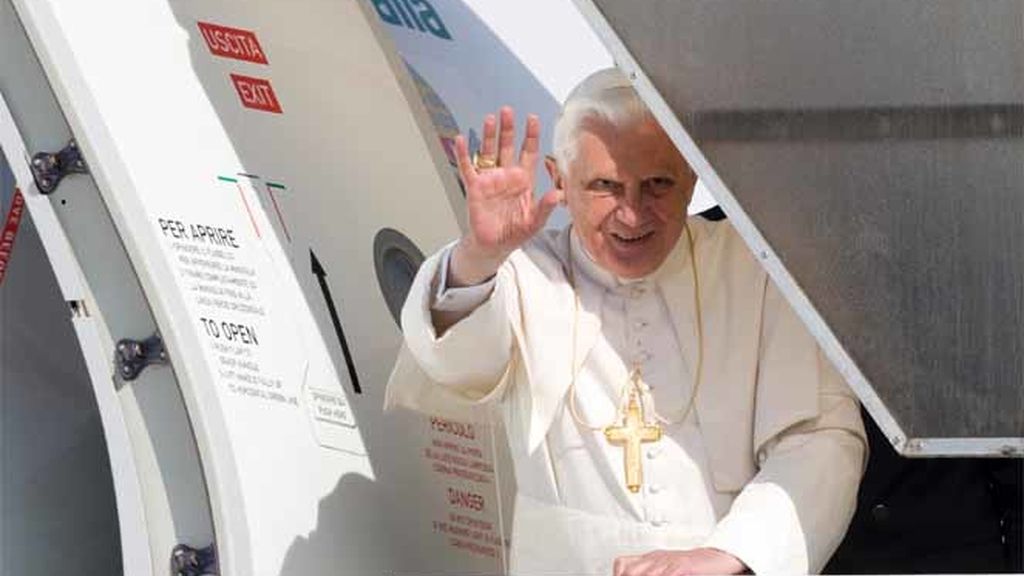 Выборы нового папы. Биньямин Нетаньяху папа Римский. Самолет папы Римского.