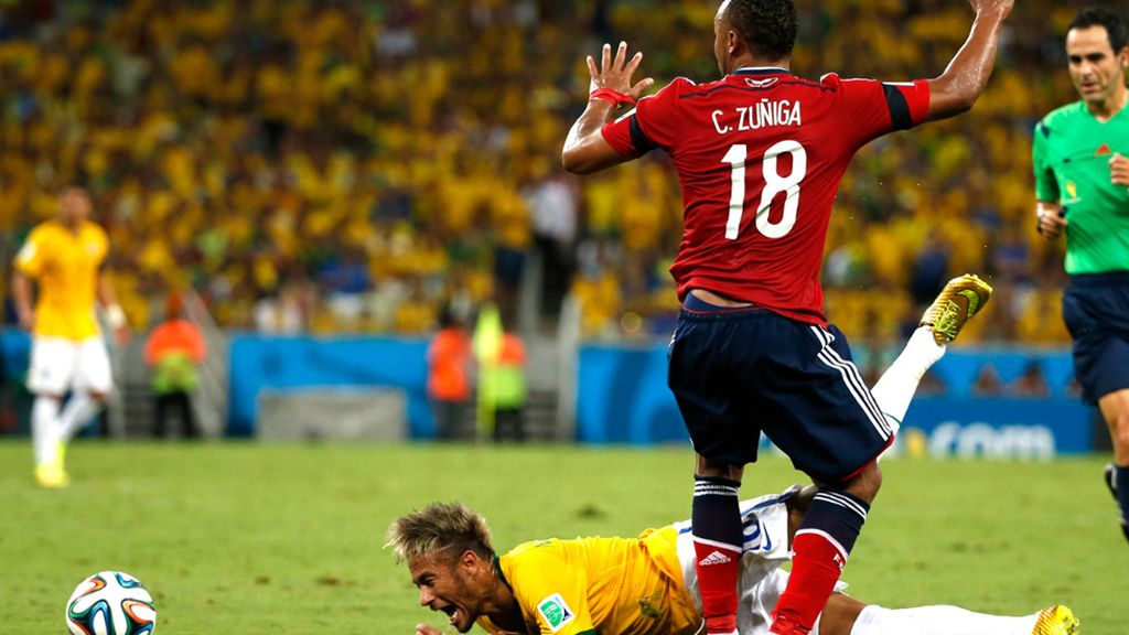 El '10' de Brasil acabó siendo retirado por lesión