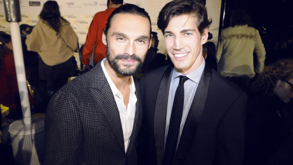 Los modelos Iván Sánchez y Oriol Elcacho, indiscutiblemente los más guapos de la fiesta