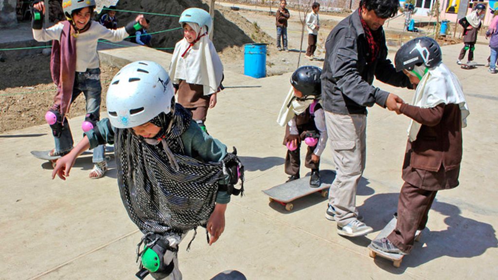 Niñas de la calle, salvadas por el skate