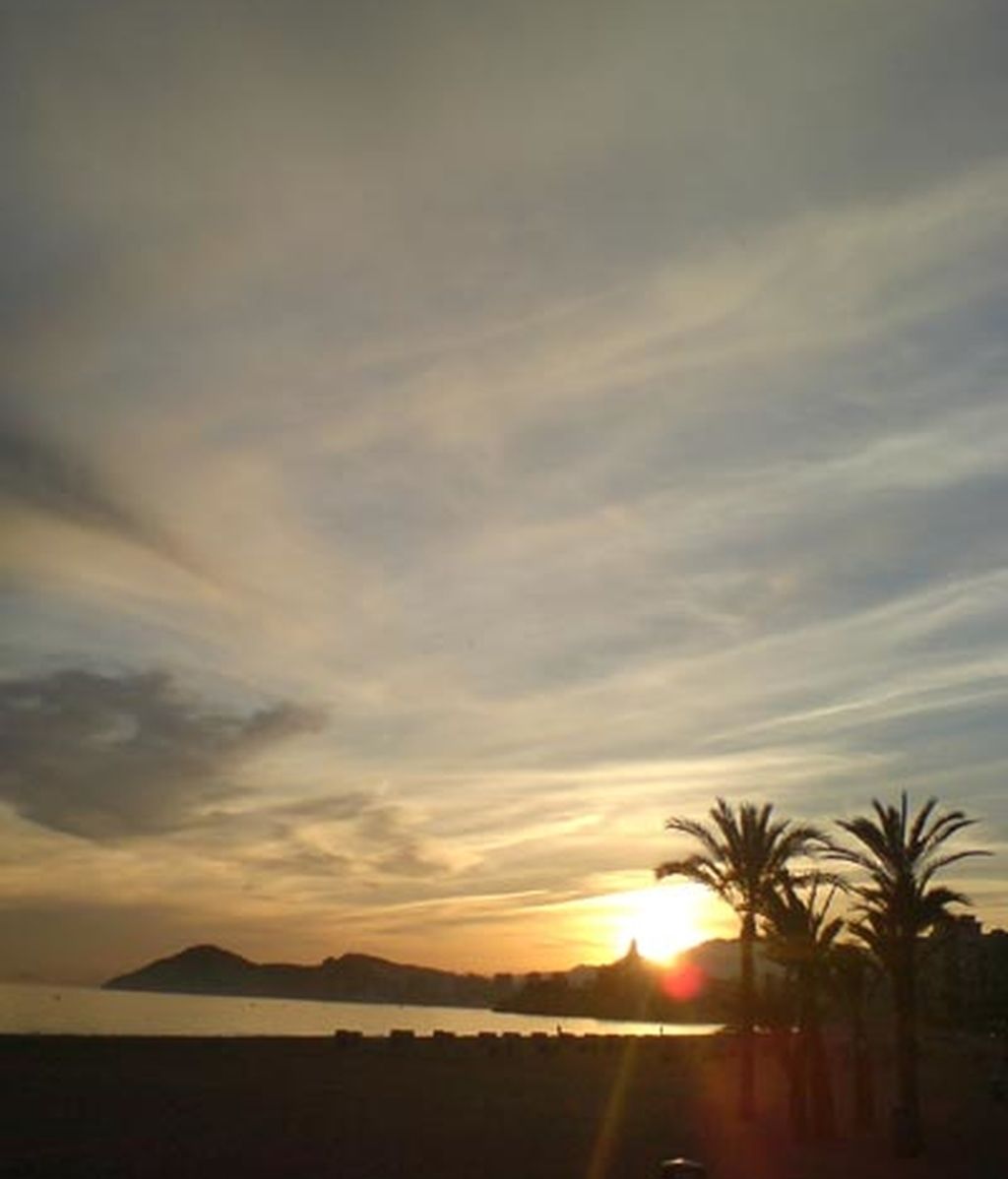 José nos envía desde Benidorm una serie de tres fotografías con bellos atardeceres. Esta es la tercera y última