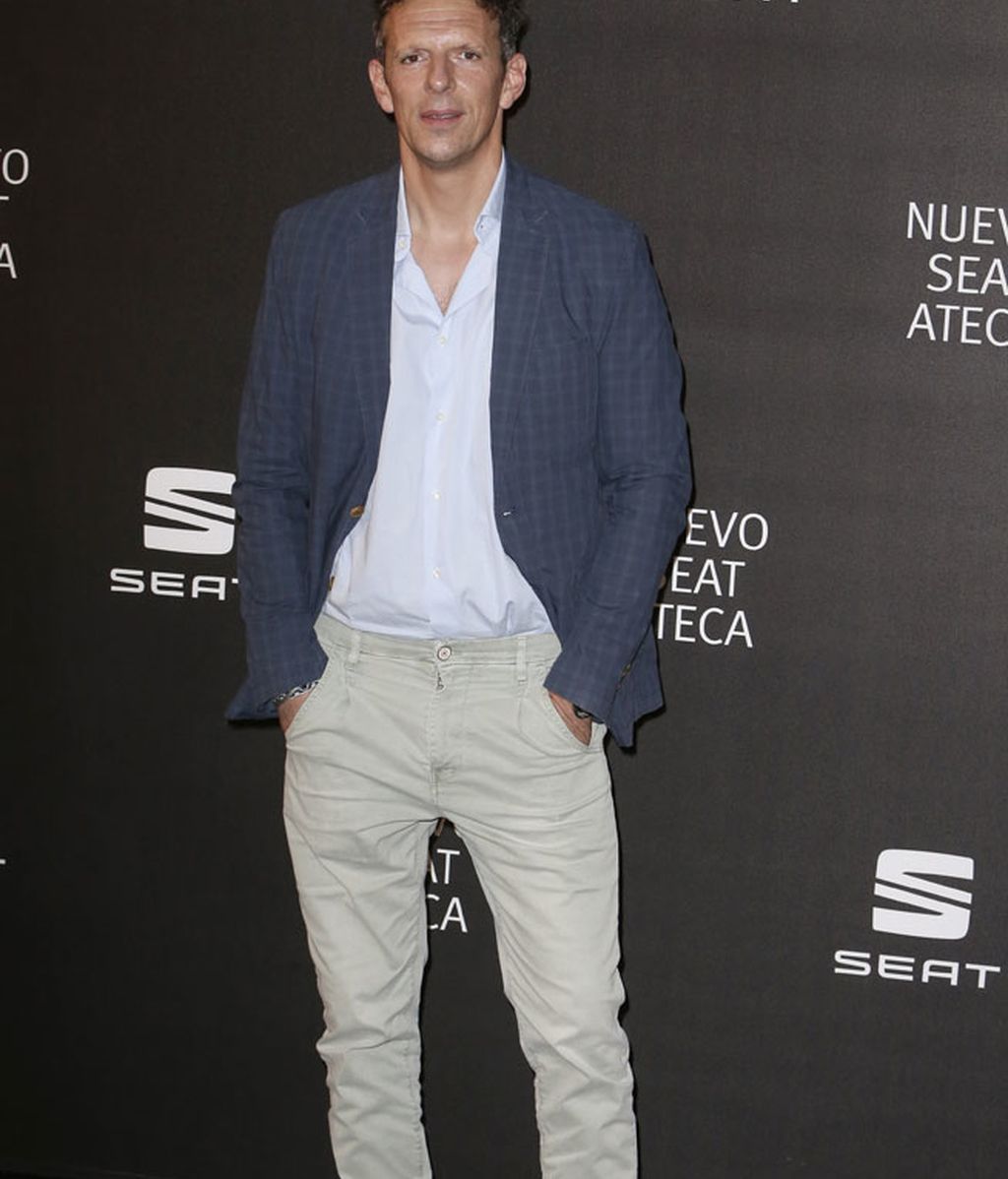 Joaquín Prat, mezcla de colores y zapatillas, 'look' con aire desenfadado