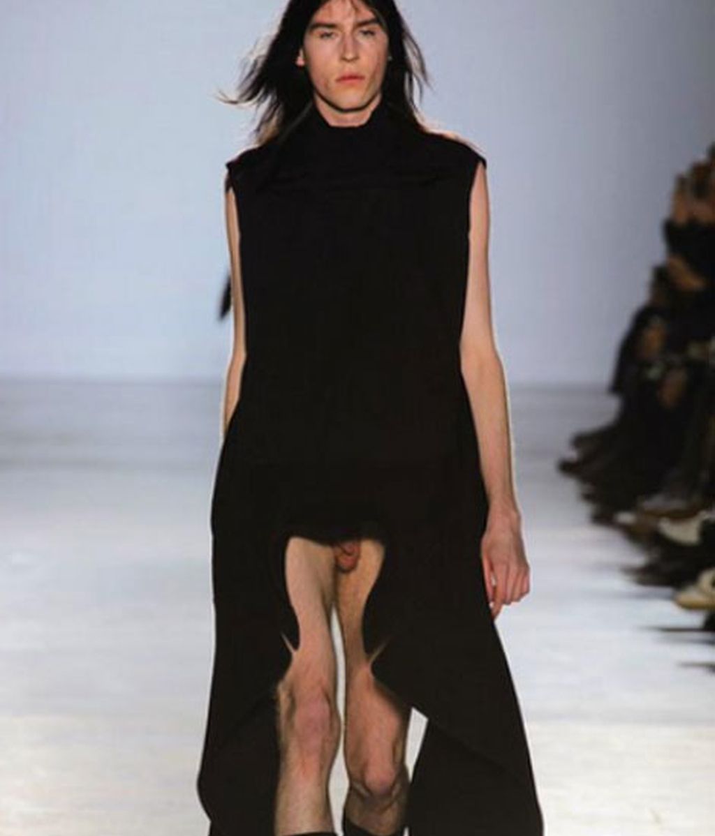 Rick Owens 'viste' a sus modelos con los genitales al aire