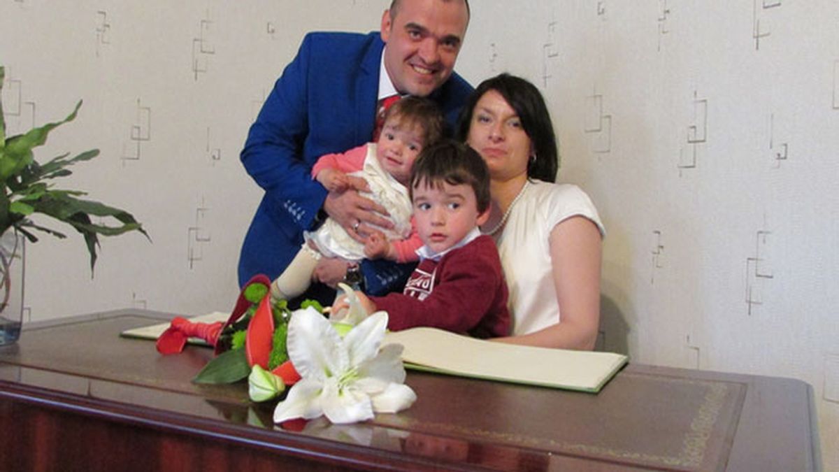Krzystof y Mariola, con sus hijos