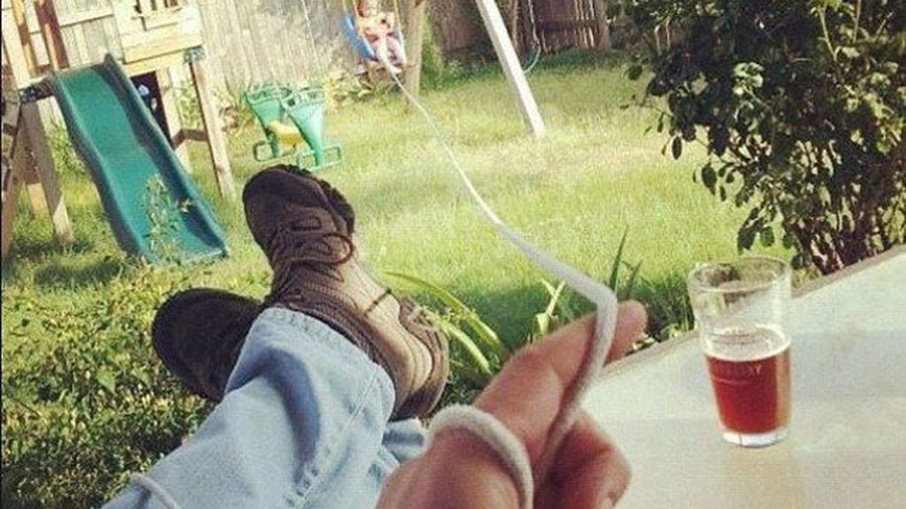 14. Si has renunciado al concepto de “padre cariñoso y atento” Siempre puedes relajarte mientras juegas con tu hija a distancia