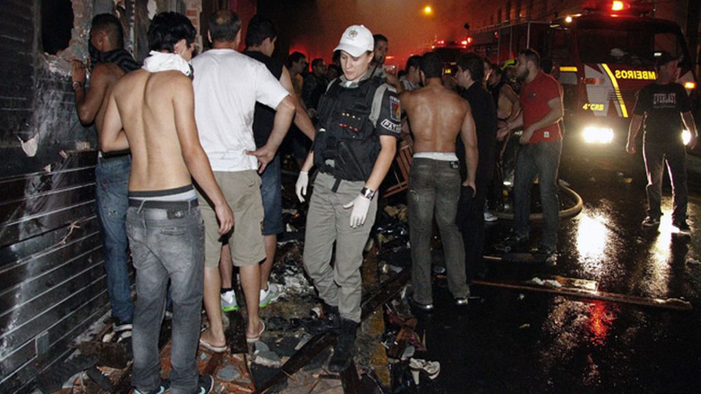 Caos ante la discoteca