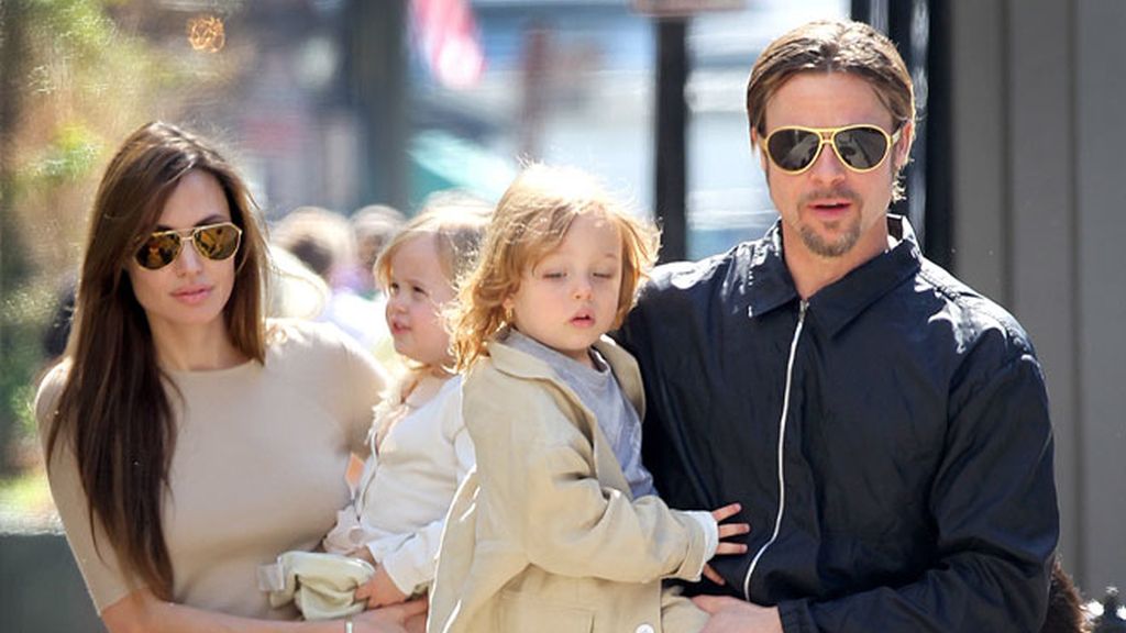 El paseo de Brad Pitt, Angelina Jolie y sus seis hijos por Nueva Orleans