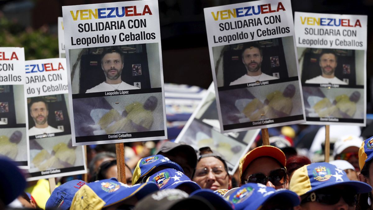 Manifestación en favor de Daniel Ceballos y Leopoldo Lopez