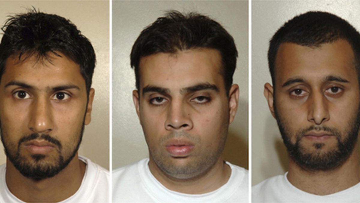 Los tres terroristas condenados por planear atentar con bombas líquidas en aviones