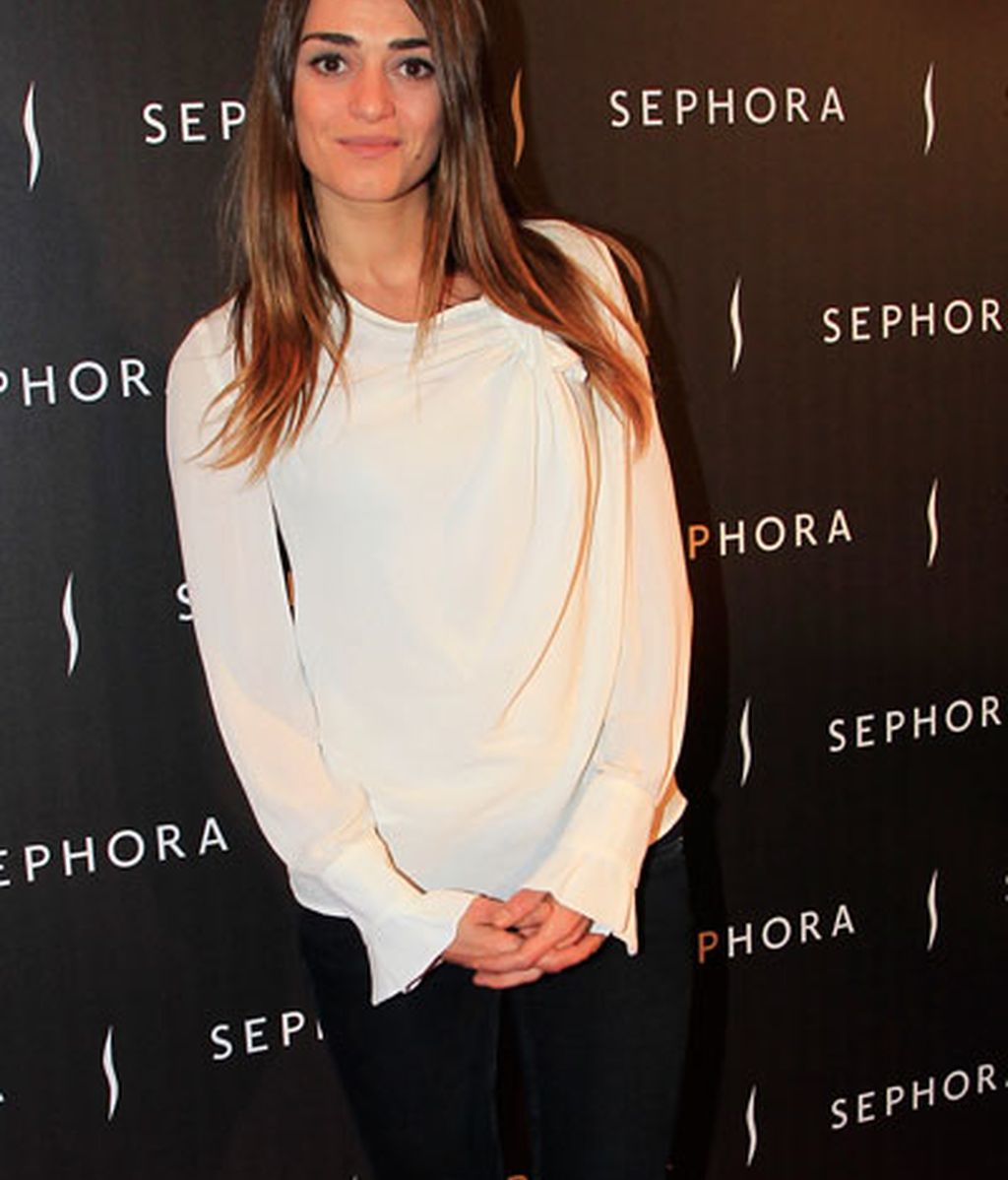 Amaia Salamanca vuelve de visita a España