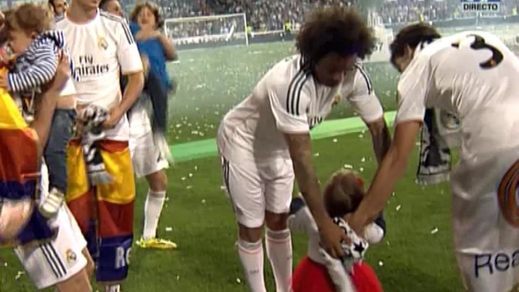 Los ‘baby merengues’ encabezan la celebración de la Décima en el Bernabéu