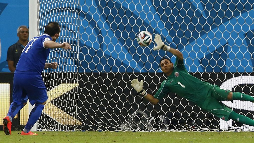 Gekas vio como Navas le hacía un paradón y desviaba su lanzamiento