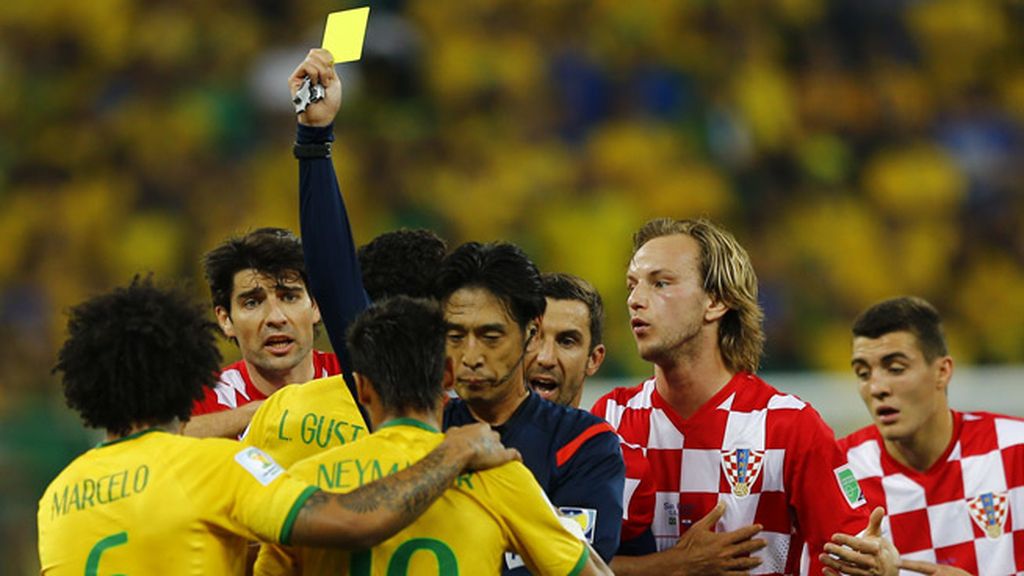 La primera amarilla del Mundial fue para Neymar