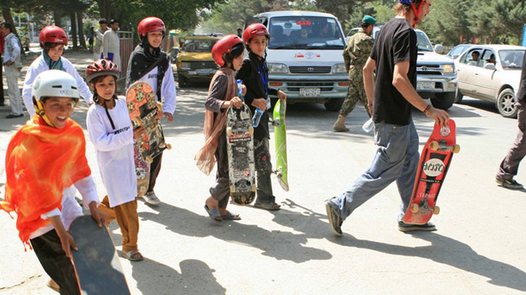 Niñas de la calle, salvadas por el skate