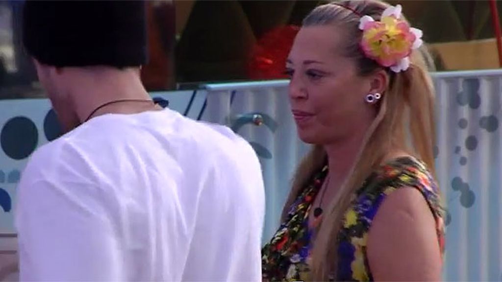Flores, cena y bailes en la noche de 'Gran Hermano VIP'
