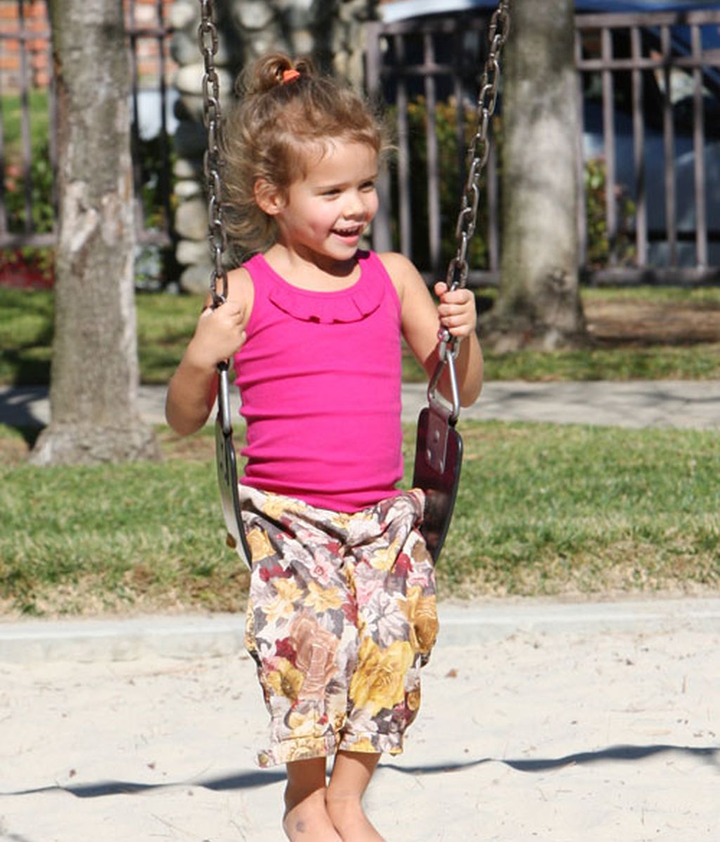 Pantalones de flores para recibir la primavera
