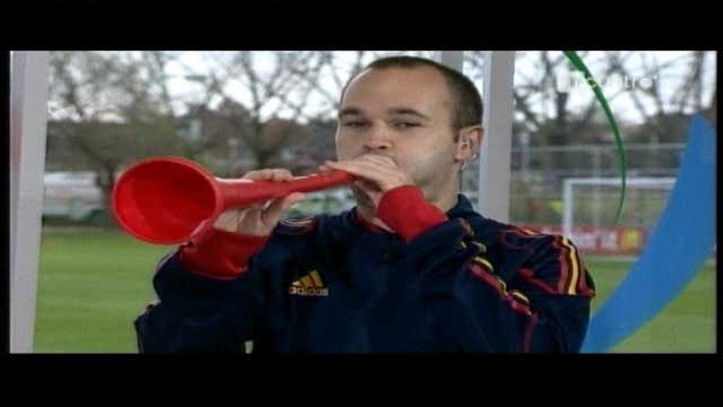 Iniesta visita el set de Cuatro