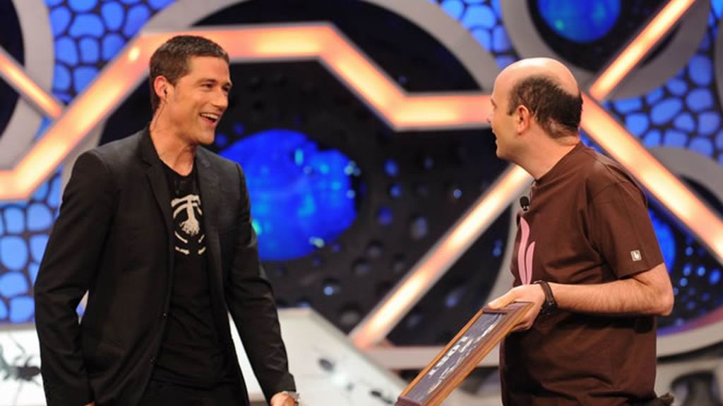 A Matthew Fox le entró la risa tonta con la calva de Jandro