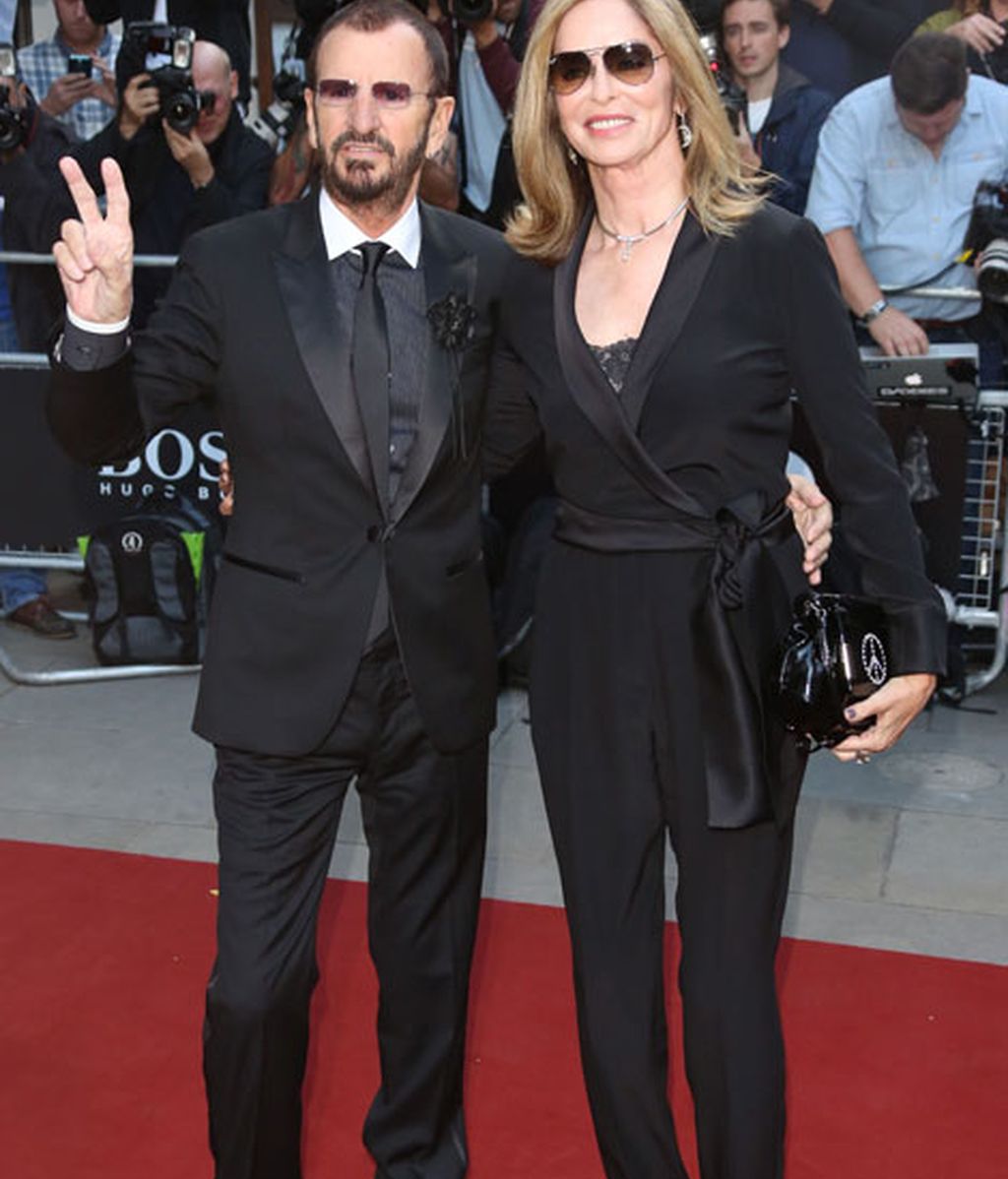 Ringo Starr and Barbara Bach en la alfombra roja