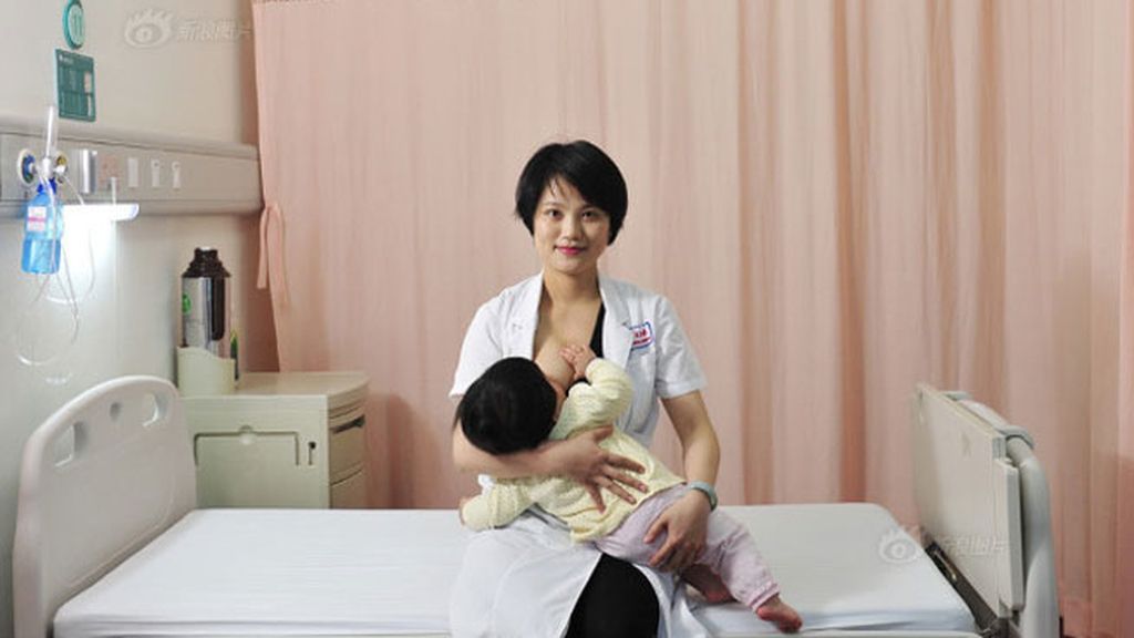 Miles de madres exigen una habitación, que no sea en los baños