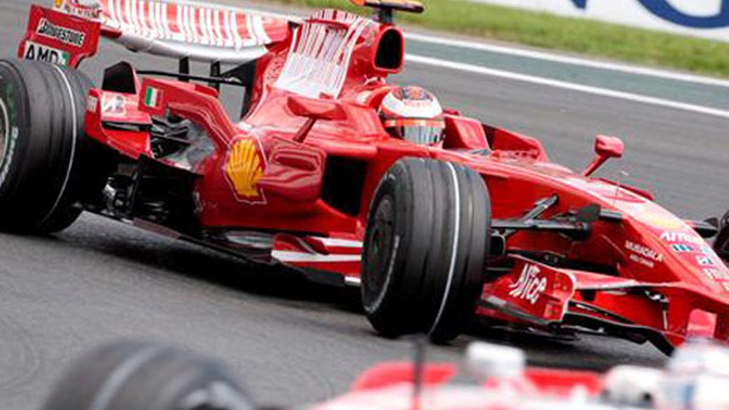 Raikkonen durante la carrera en el circuito de Magny-Cours