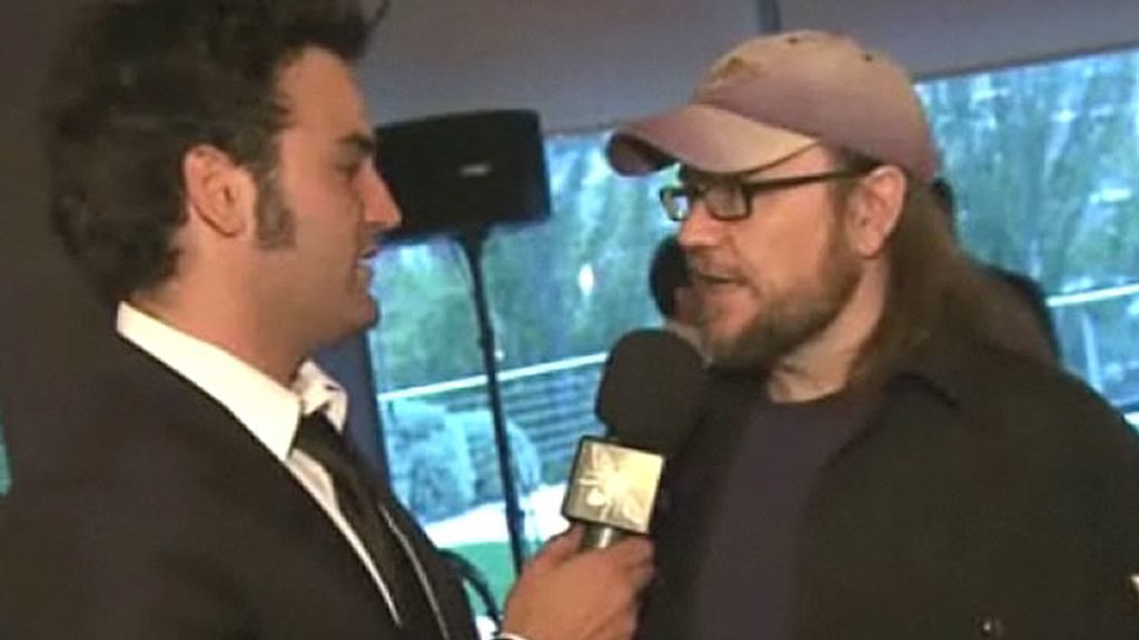 Raúl Gómez en un momento de su entrevista con el director, actor y productor de cine Santiago Segura