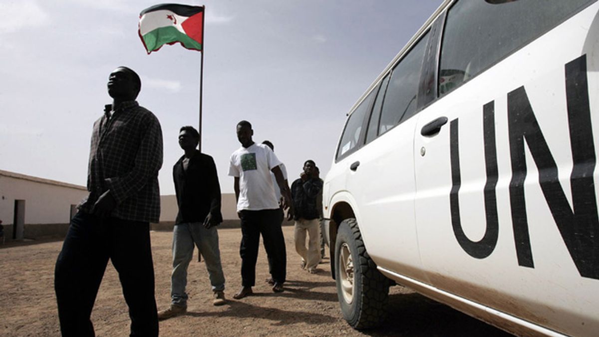 Un coche de la ONU en un campamento de refugiados saharahuis