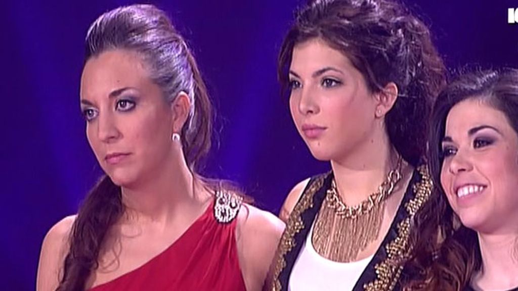 Malú, con mucha congoja, decide salvar a Iolanda