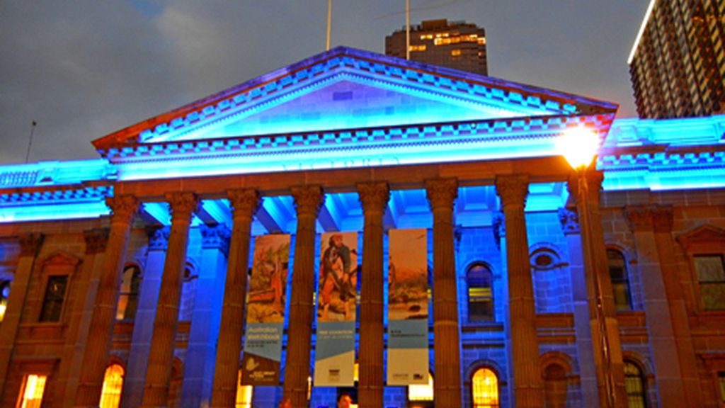 La Victoria State Library se tiñe de azul (Australia)