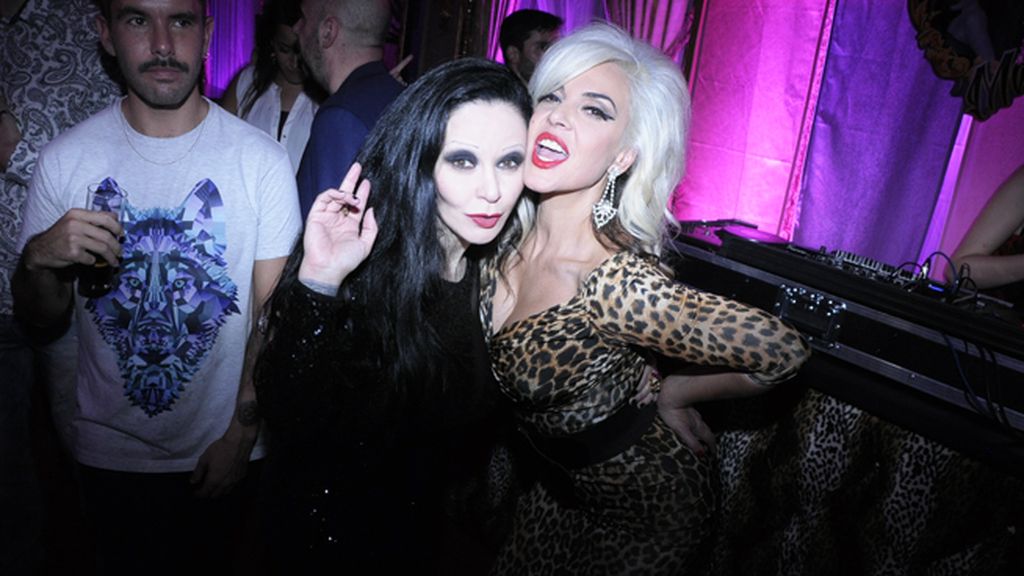 Alaska y Silvia Superstar, dos bellezas en plena fiesta