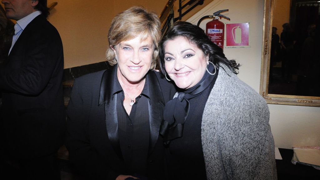 Chelo García-Cortés y Charo Reina apoyaron con su presencia a sus amigas Paz Padilla y Lolita