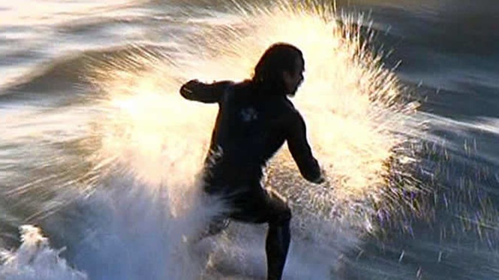 Surfeando en la playa de Santa Mónica