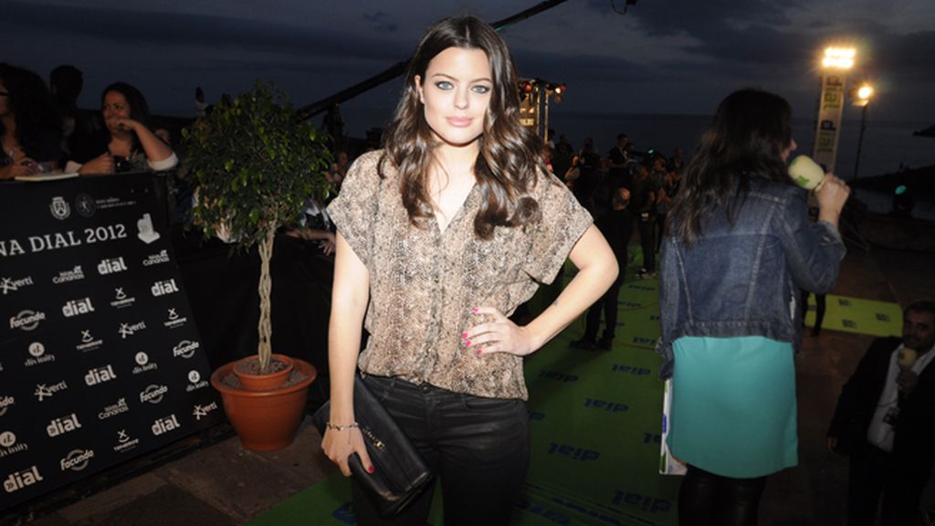 La actriz Adriana Torrebejano a su llegada a los premios de Cadena Dial