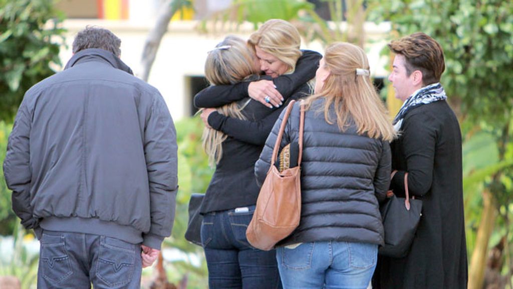 Familiares y amigos se despiden de la modelo