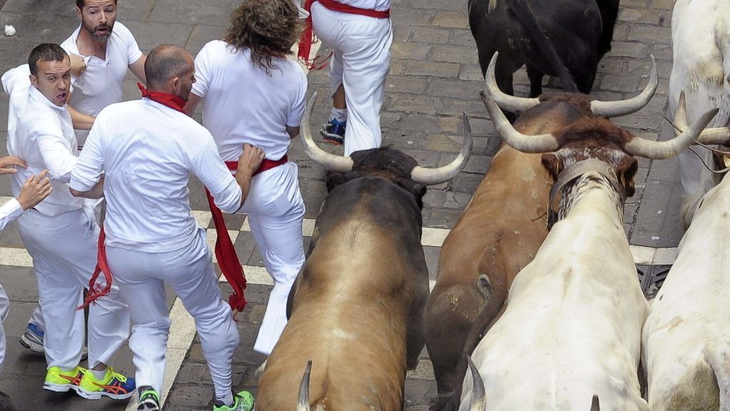 Los toros del Tajo y la Reina se estrenan en Pamplona con un encierro noble y limpio