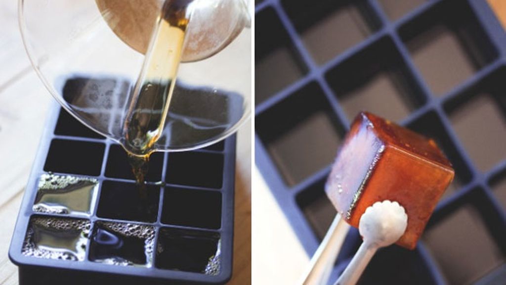 Congela café en moldes para hielo