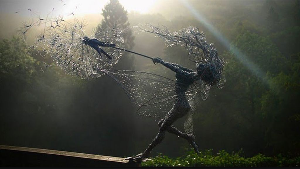 El artista Robin Wight crea estas obras con acero inoxidable