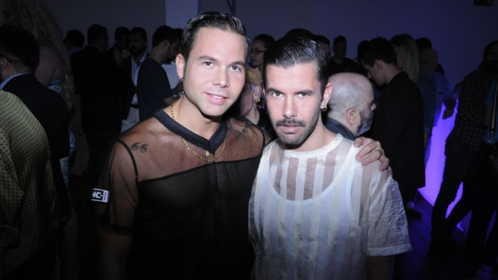 El periodista Alberto Arnedo junto a Pedriño